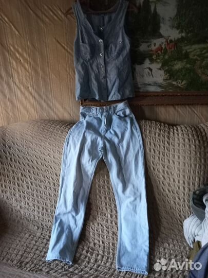 Джинсы и жилетка