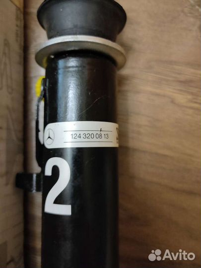 Амортизатор задний w124 новый оригинал