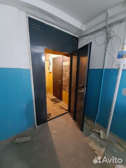 Стальная тамбурная дверь на общий коридор