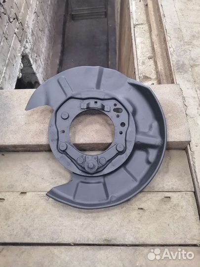 Кожух тормозного диска тойота Марк 100