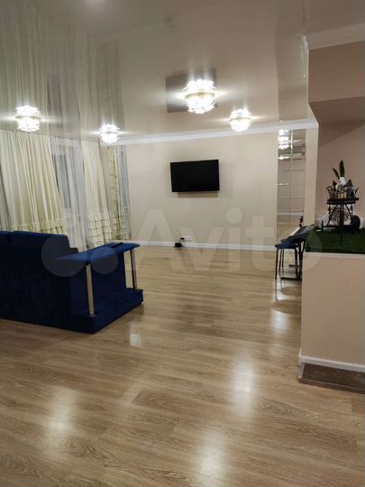 3-к. квартира, 102,5 м², 1/6 эт.