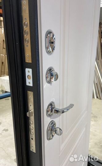 Дверь входная металлическая