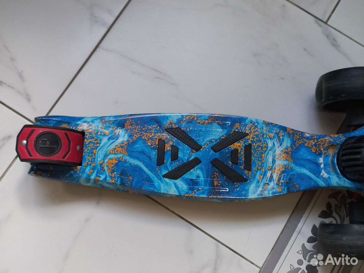 Самокат трехколесный