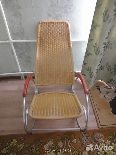 Кресло качалка из ротанга бу