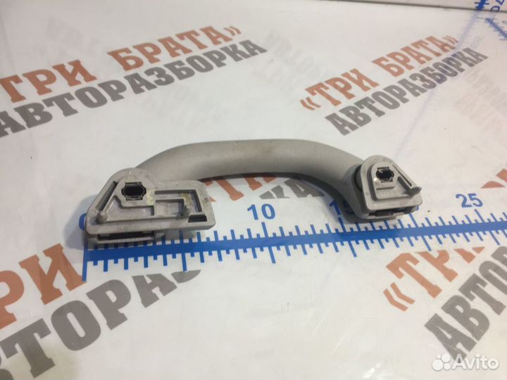 Шкода Октавия Ручка потолочная задняя правая Прав