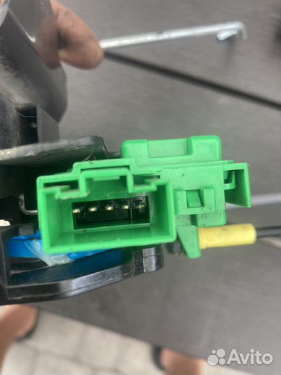 Замок передний правый kia rio 3рестайлинг