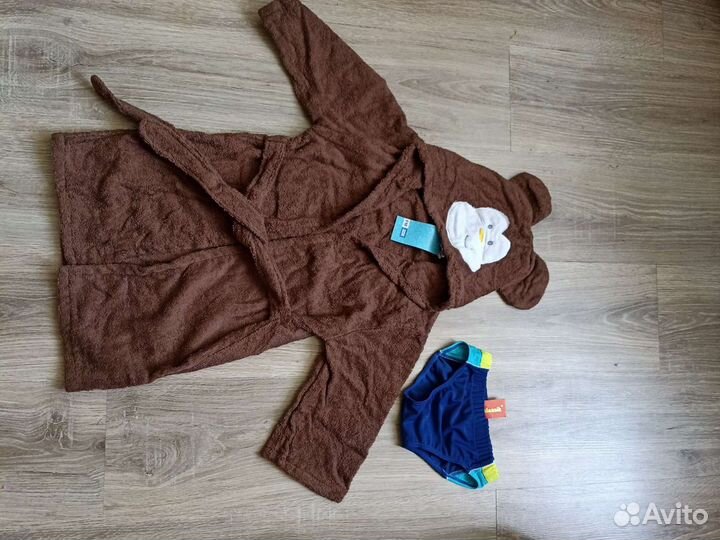 Новый махровый халатик и плавки на рост 110-116