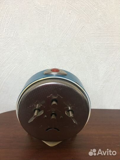 Будильник времён СССР
