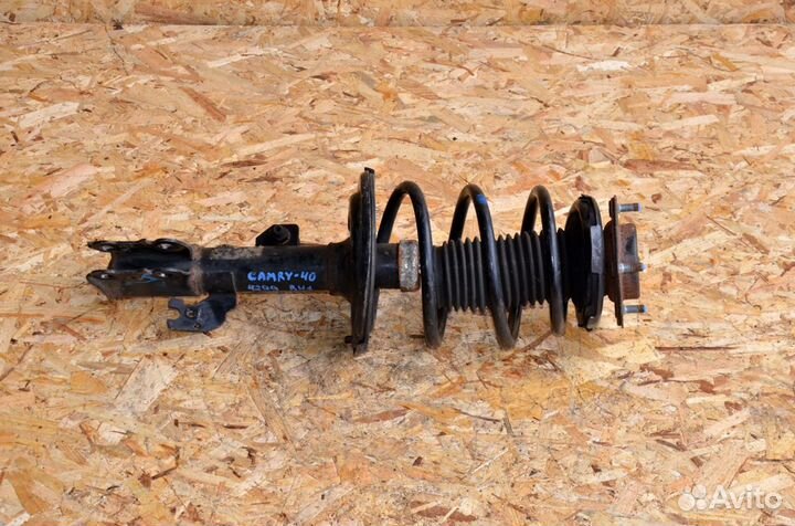 Стойка амортизатора передняя правая Toyota Camry