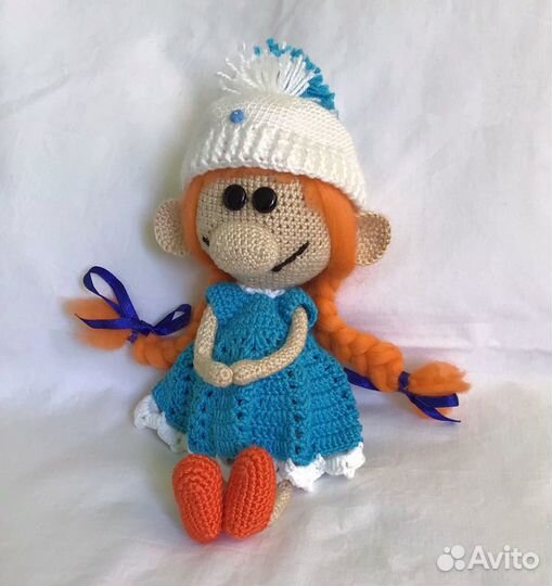 Вязаная кукла (ручная работа)