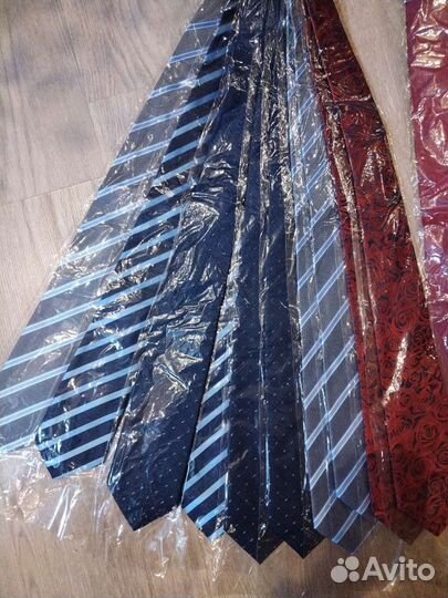 Галстук новый шелковый
