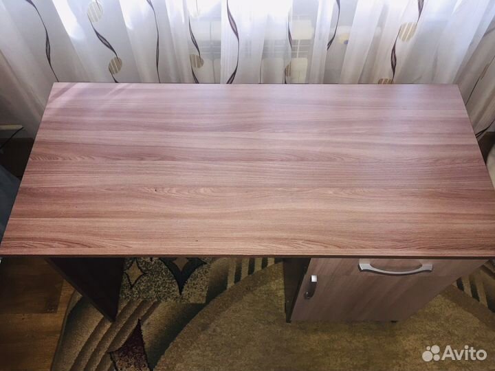 Стол письменный