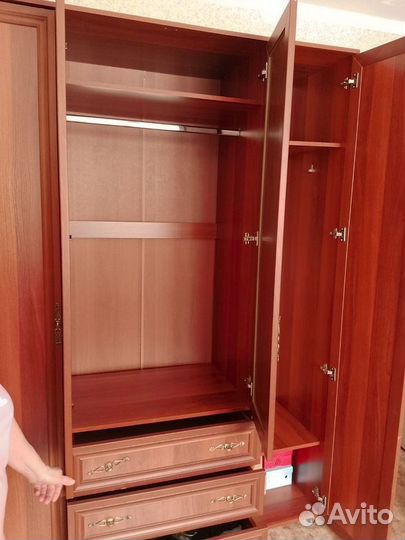 Шкаф