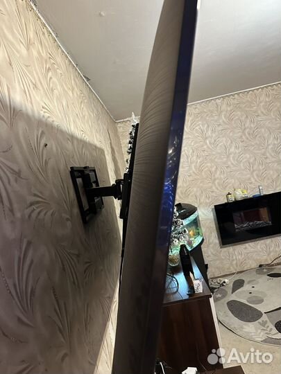 Самсунг UE65AU 7100