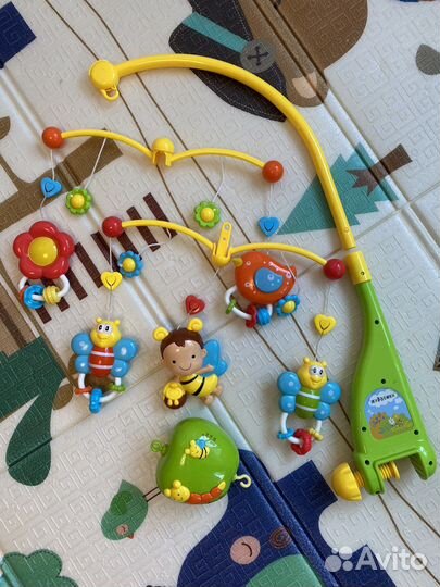 Мобиль на кроватку Жирафики