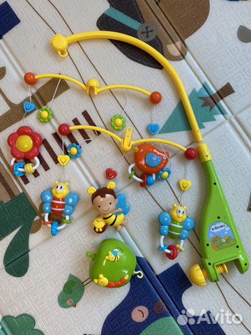 Мобиль на кроватку Жирафики