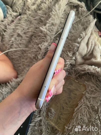 Телефон iPhone 11