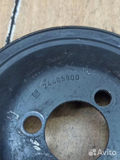 Шкив помпы Opel Astra H Z18XER 2006