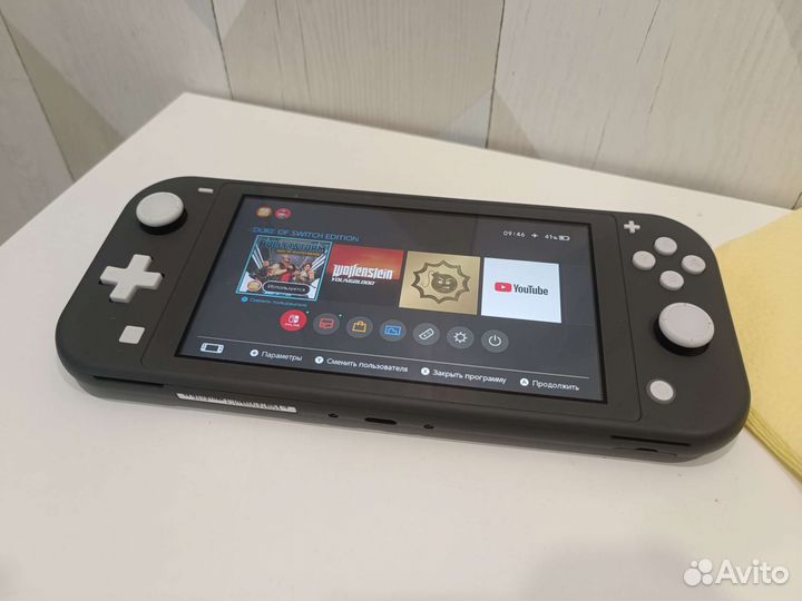 Nintendo switch lite (+чехол и sd карта 64гб)