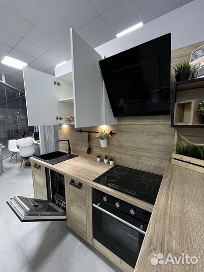 Кухонный гарнитур выставочный образец