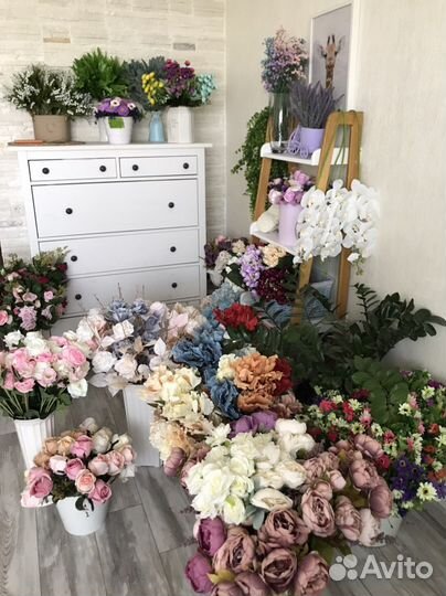 Искусственные цветы в ассортименте для декора