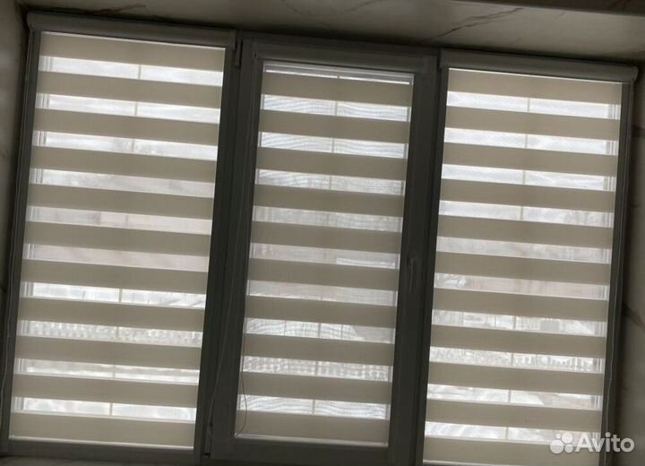 Рулонные шторы зебра в коробе P9652