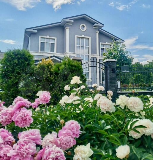 Коттедж 220 м² на участке 10 сот.