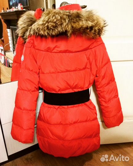 Пуховик Moncler с опушкой из енота (красный)