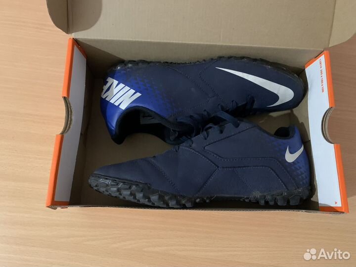 Полуботинки для футбола Nike Bomba TF