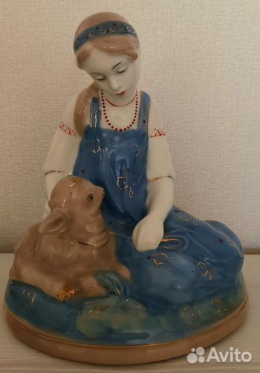 Фарфоровая статуэтка 