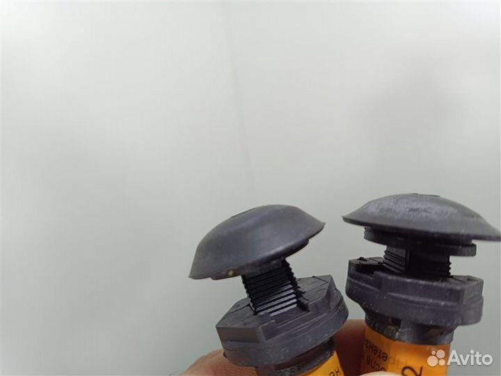 Отбойник крышки багажника Vw Passat B7 2011