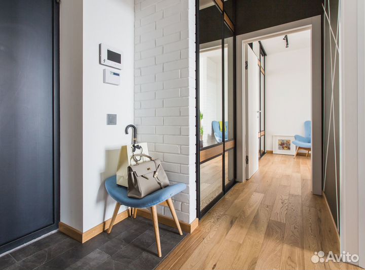 Шкаф купе с корзинами и полками