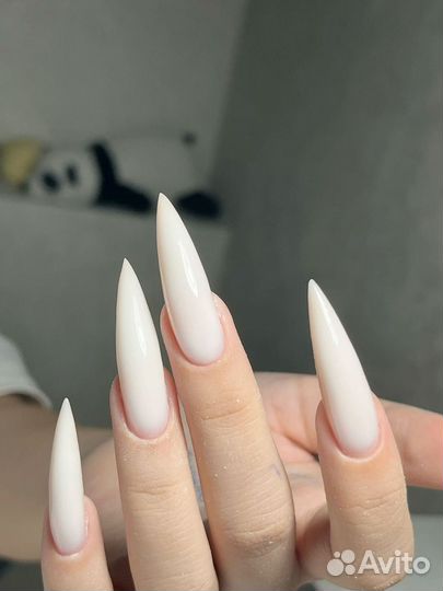 Модель на наращивание ногтей