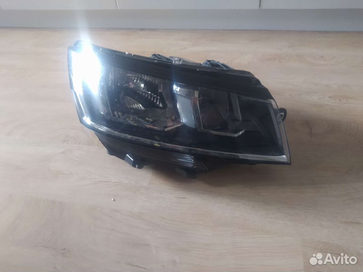 Правая фара на Volkswagen transporter t6.1
