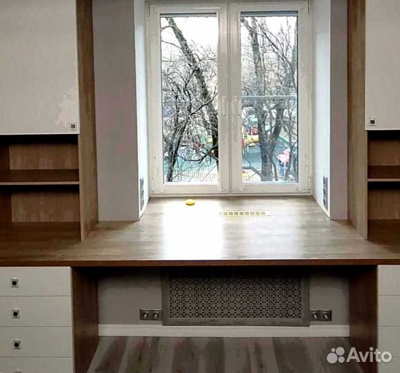 Рабочая зона в углу у окна