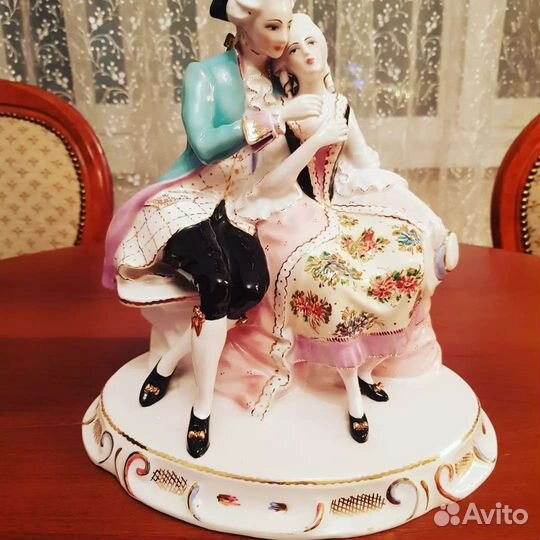 Фарфоровые статуэтки пара