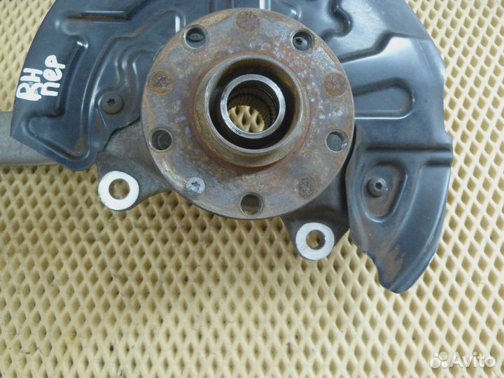 Кулак поворотный передний правый Audi A4 B7 2005-2007 (8E0407254E)