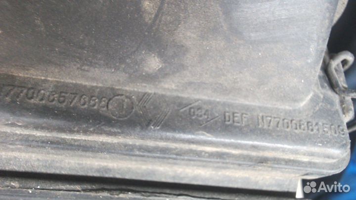 Корпус воздушного фильтра Renault Laguna, 1995