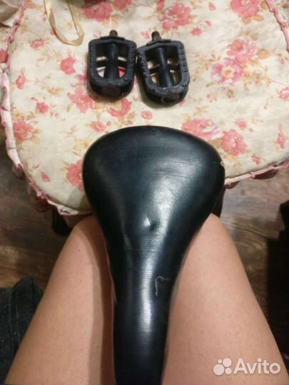 Педали, сиденье и ножка для велосипеда