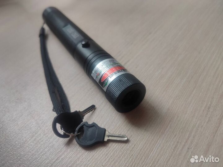 Мощная лазерная указка YYC-303 с зелёным лучом