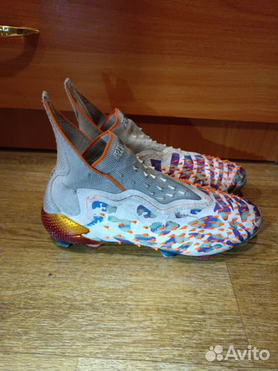 Футбольные бутсы adidas предатор