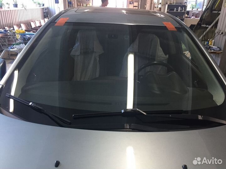 Лобовое стекло на Митсубиси Лансер