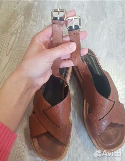 Сандалии на платформе 38