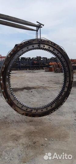 Опорно поворотное устройство Hitachi ZX650