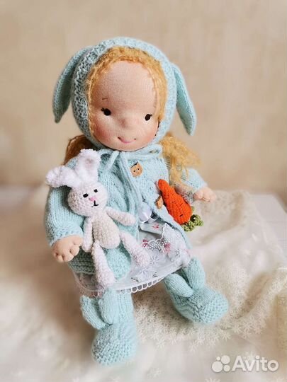 Кукла ручной работы с одеждой
