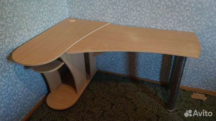 Стол компьютерный