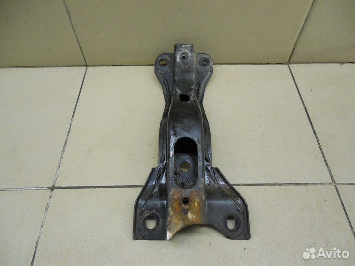 Кронштейн (сопут. товар) Fortuner 2015