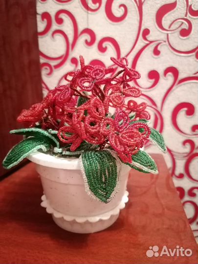 Цветок из бисера