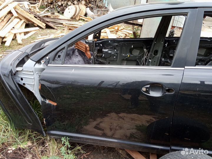 Двери (передние и задняя правая) Тойота Авенсис 2