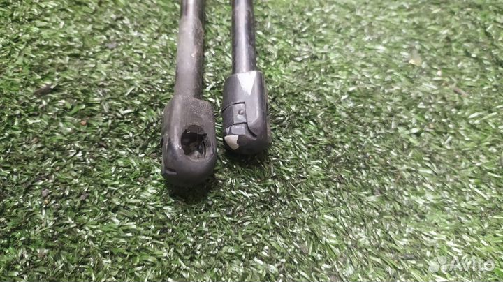 Амортизатор багажника пара Cadillac Escalade LQ9